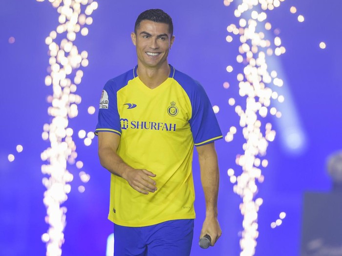 RIYADH, SAUDI ARABIA - JANUARY 03: Cristiano Ronaldo smiles as he is unveiled as an Al Nassr player at Mrsool Park Stadium on January 3, 2023 in Riyadh, Saudi Arabia. (Photo by Khalid Alhaj/MB Media/Getty Images)