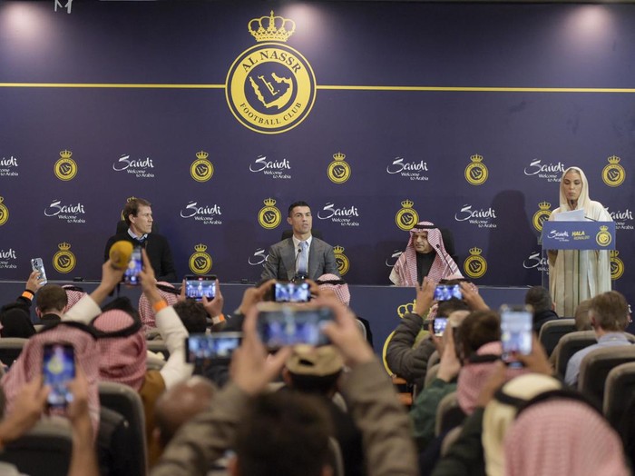RIYADH, SAUDI ARABIA - JANUARY 03: Cristiano Ronaldo attends a press conference during the official unveiling of Cristiano Ronaldo as an Al Nassr player at Mrsool Park Stadium on January 3, 2023 in Riyadh, Saudi Arabia. (Photo by Khalid Alhaj/MB Media/Getty Images)