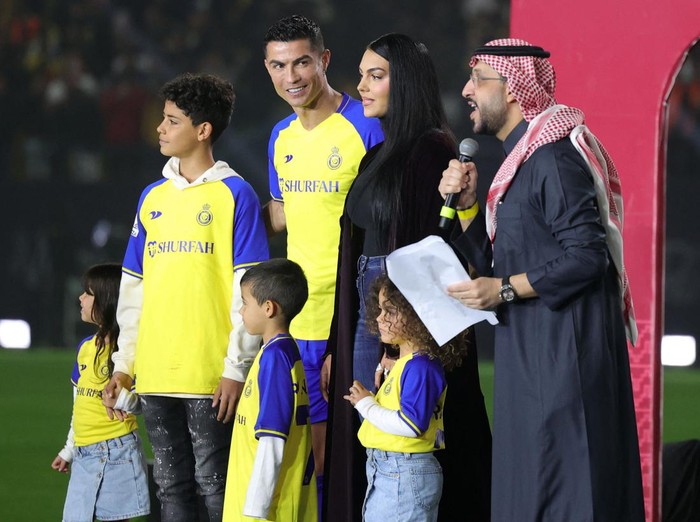 Al-Nassr's new Portuguese forward Cristiano Ronaldo (C-L), his partner Georgina Rodriguez (C-R) and his children stand on the stage during his unveiling at the Mrsool Park Stadium in the Saudi capital Riyadh on January 3, 2023. (Photo by Fayez Nureldine / AFP) (Photo by FAYEZ NURELDINE/AFP via Getty Images)