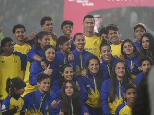 Momen Ronaldo Diperkenalkan Al Nassr: Mewah & Penonton Penuh!