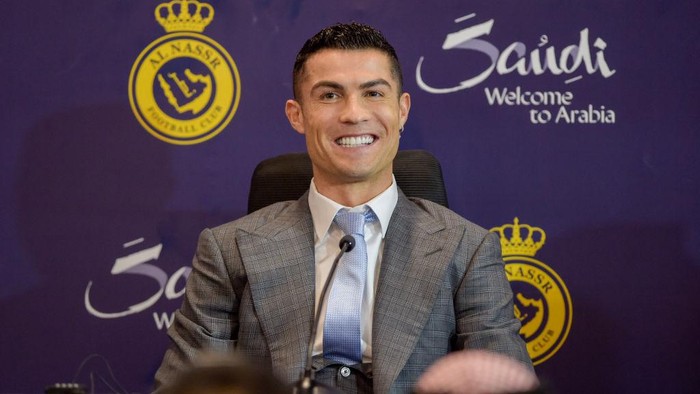 RIYADH, SAUDI ARABIA - JANUARY 03: Cristiano Ronaldo attends a press conference during the official unveiling of Cristiano Ronaldo as an Al Nassr player at Mrsool Park Stadium on January 3, 2023 in Riyadh, Saudi Arabia. (Photo by Khalid Alhaj/MB Media/Getty Images)