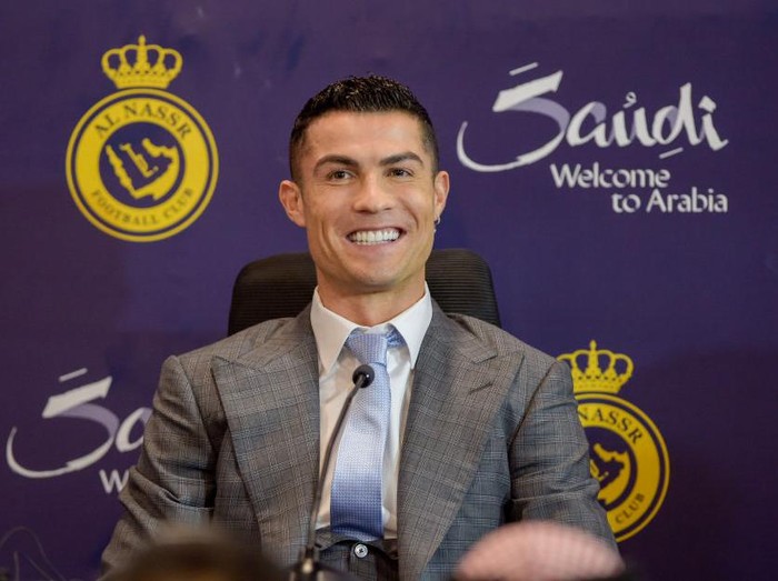 RIYADH, SAUDI ARABIA - JANUARY 03: Cristiano Ronaldo attends a press conference during the official unveiling of Cristiano Ronaldo as an Al Nassr player at Mrsool Park Stadium on January 3, 2023 in Riyadh, Saudi Arabia. (Photo by Khalid Alhaj/MB Media/Getty Images)