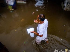 Pos Pantau Angke Hulu Siaga 3, Warga Bantaran Sungai Jakarta Waspada Banjir Pos Pantau Angke Hulu Siaga 3, Warga Bantaran Sungai Jakarta Waspada Banjir