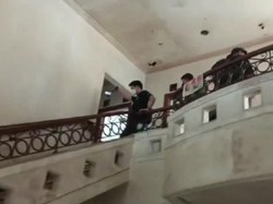 Kondisi Dalam Rumah Mewah Ibu Eny yang Viral: Debu Tebal, Ada Kalender 2003