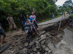 Duh! Jalan Menuju Kawasan Badui di Lebak Ambles Duh! Jalan Menuju Kawasan Badui di Lebak Ambles