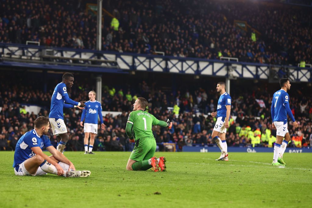 LIVERPOOL, ENGLAND - JANUARY 03: Everton manager Frank Lampard reacts during the Premier League match between Everton FC and Brighton & Hove Albion at Goodison Park on January 03, 2023 in Liverpool, England. (Photo by Chris Brunskill/Fantasista/Getty Images)