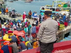 Warga Gili Ketapang Probolinggo Terima Bantuan Air Bersih