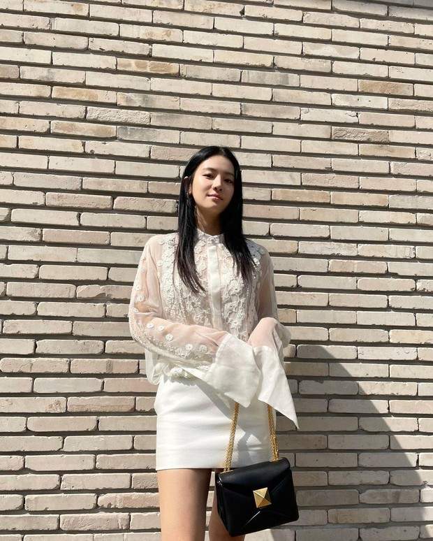 Gaya fashion Park Ju-hyun/Foto: Instagram.com/Charmgirl_1005 Gaya fashion Park Ju-hyun