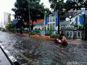 Potret Genangan di Jalan AP Pettarani Makassar Usai Diguyur Hujan Lebat