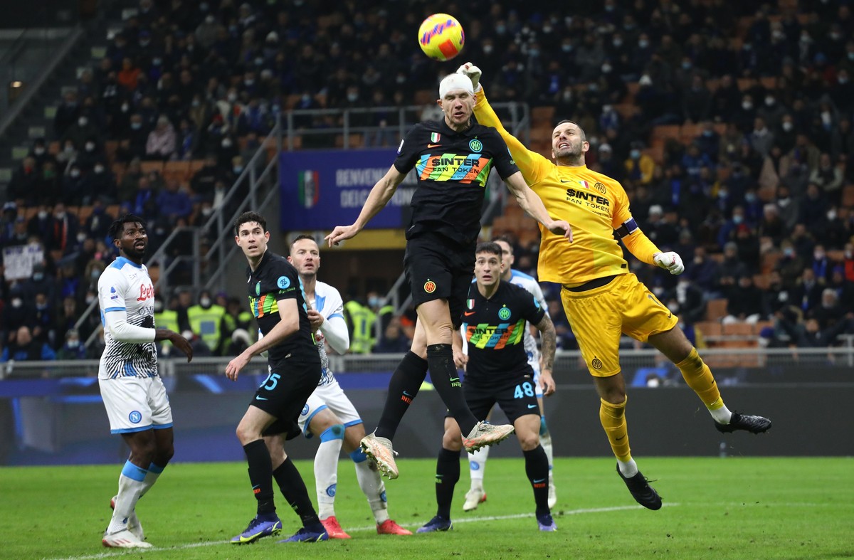 Inter Milan vs Napoli berduel malam ini. (Foto: Getty Images/Marco Luzzani)