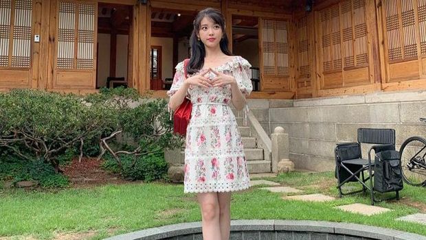 Kiat OOTD Ala IU untuk Pemilik Tubuh Mungil Agar Terlihat Lebih Stylish!