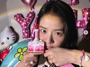 6 Gaya Jisoo BLACKPINK Rayakan Ultah ke-28 Bertema Hello Kitty