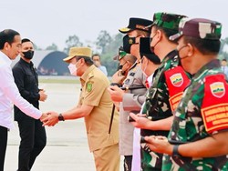 Tiba di Pekanbaru, Jokowi Sidak ke RSUD Arifin Ahmad dan Pasar Bawah