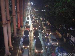 Banjir Surut, Lalin di Cipulir Jaksel Arah Ciledug Macet