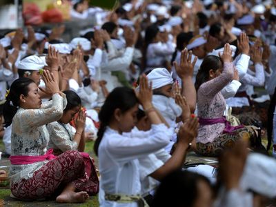 Potret Khidmat Perayaan Galungan di Pura Jagatnatha Bali