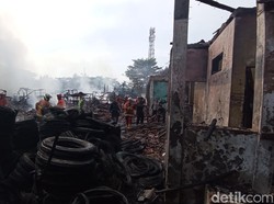 Termenung Dani Lihat 4 Kios hingga Burung Kesayangan Hangus Terbakar