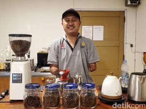 Slurpp! Ini Kopi Sumringah Racikan Barista Tanpa Tangan di Jogja Slurpp! Ini Kopi Sumringah Racikan Barista Tanpa Tangan di Jogja