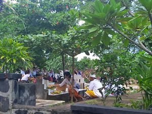 Tradisi Munjung Warga Desa Adat Buleleng Saat Galungan Tradisi Munjung Warga Desa Adat Buleleng Saat Galungan