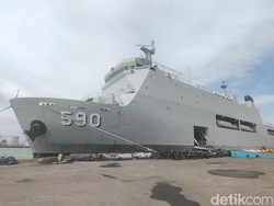 Dear Warga Karimunjawa, Stok BBM Akan Dikirim Pakai Kapal Perang