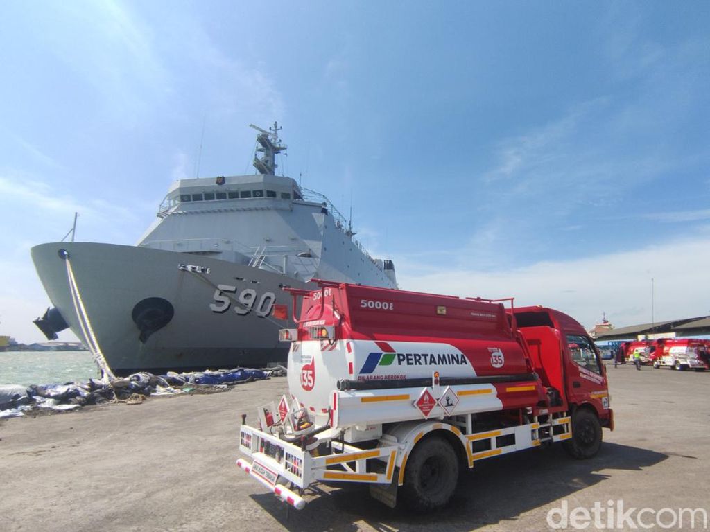 Kapal Perang KRI Makassar Kirim Stok BBM ke Karimunjawa Besok