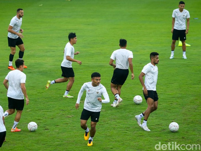 Timnas Indonesia kembali menggelar latihan keras jelang laga melawan Vietnam di babak semifinal leg I Piala AFF 2022.