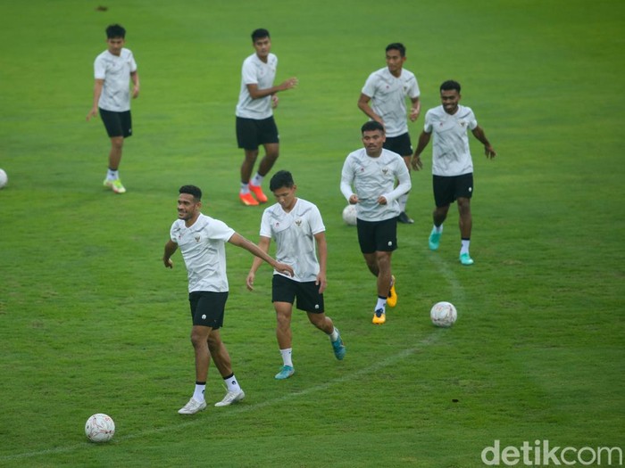 Timnas Indonesia kembali menggelar latihan keras jelang laga melawan Vietnam di babak semifinal leg I Piala AFF 2022.
