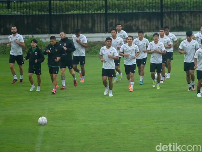 Timnas Indonesia kembali menggelar latihan keras jelang laga melawan Vietnam di babak semifinal leg I Piala AFF 2022.