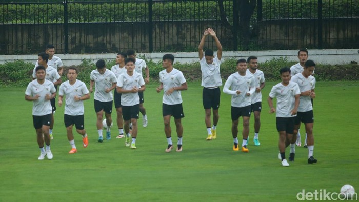 Timnas Indonesia kembali menggelar latihan keras jelang laga melawan Vietnam di babak semifinal leg I Piala AFF 2022.