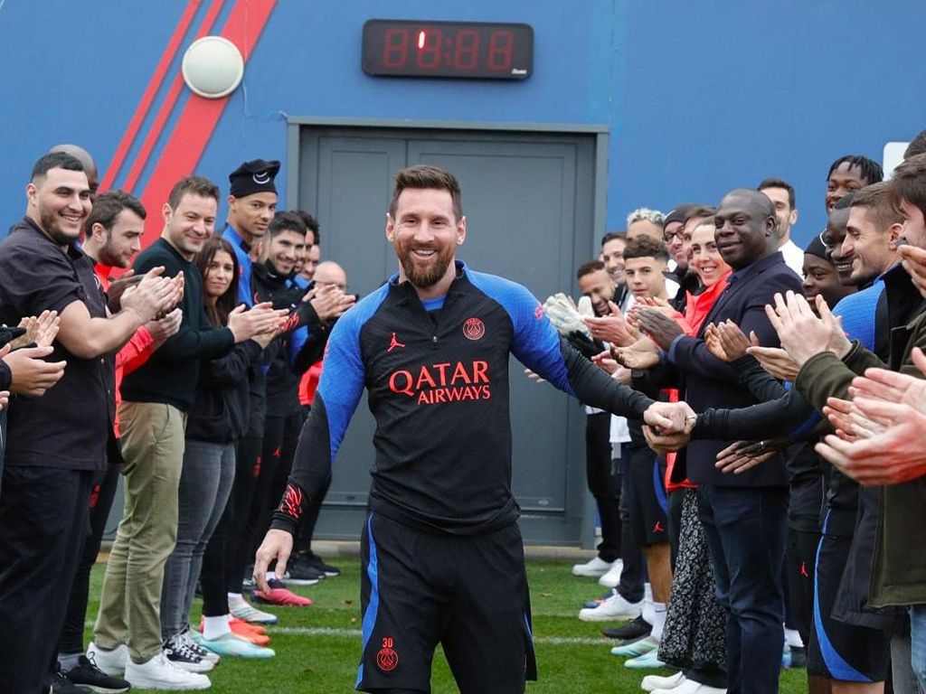 Lihat Lagi Sambutan Hangat PSG untuk Messi, Mbappe Kabur