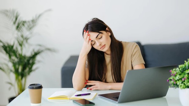 Merasa lelah/Foto: Freepik.com/diana.grytsku Tanda-tanda korban pelecehan emosional