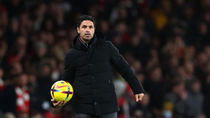 LONDON, ENGLAND - JANUARY 03: Mikel Arteta, Manager of Arsenal, looks on during the Premier League match between Arsenal FC and Newcastle United at Emirates Stadium on January 03, 2023 in London, England. (Photo by Julian Finney/Getty Images)