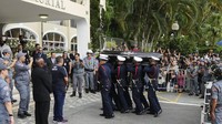 Pele dimakamkan di Memorial Necropole Ecumenica. Menurut Guinness World Book Record, tempat dengan tinggi 14 lantai dan 14 ribu makam tersebut dinobatkan sebagai pemakaman yang tertinggi di dunia. 