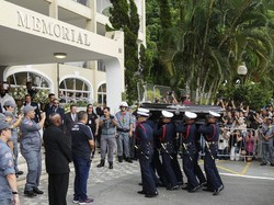 Pele dimakamkan di Memorial Necropole Ecumenica. Menurut Guinness World Book Record, tempat dengan tinggi 14 lantai dan 14 ribu makam tersebut dinobatkan sebagai pemakaman yang tertinggi di dunia. 