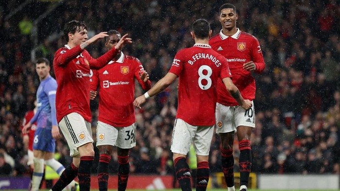 MANCHESTER, ENGLAND - JANUARY 03: Marcus Rashford of Manchester United celebrates after scoring the teams third goal with teammates during the Premier League match between Manchester United and AFC Bournemouth at Old Trafford on January 03, 2023 in Manchester, England. (Photo by Naomi Baker/Getty Images)