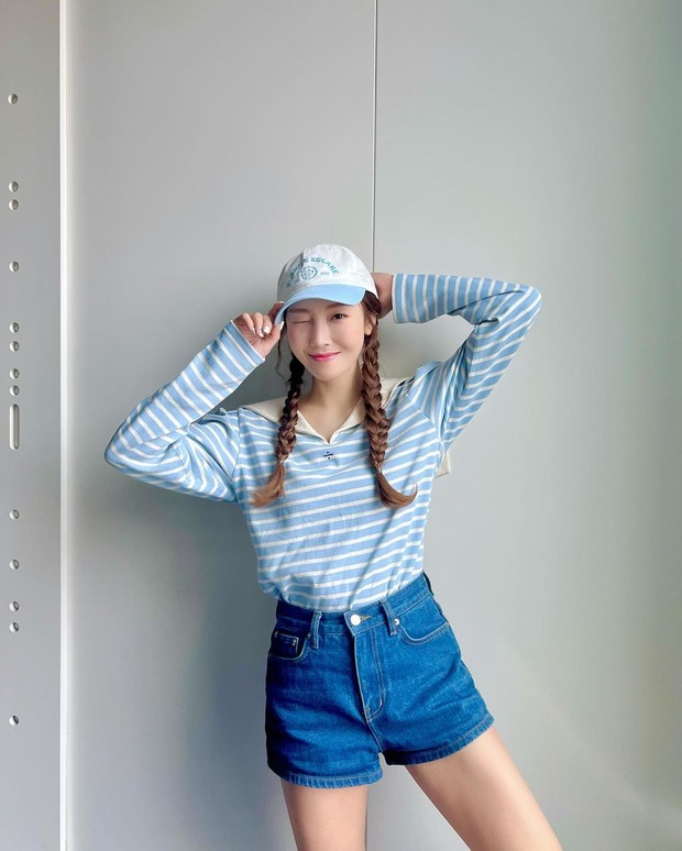 Outfit dengan Celana Jeans ala Jessica Jung. Foto: Instagram.com/jessica.syj Outfit dengan Celana Jeans ala Jessica Jung. Foto: Instagram.com/jessica.syj