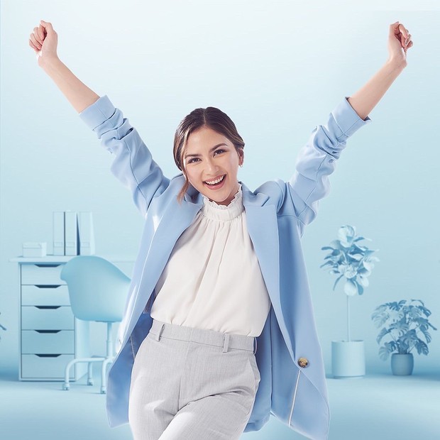 Outfit ke kantor ala Jessica Mila. Foto: Instagram.com/jscmila Outfit ke kantor ala Jessica Mila. Foto: Instagram.com/jscmila