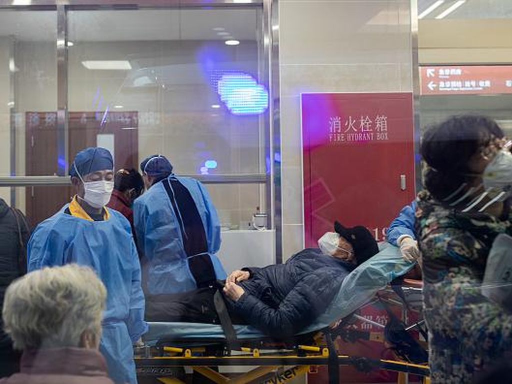 Pasien COVID-19 Rawat Inap di China Meledak, Tertinggi Sejak Pandemi Merebak