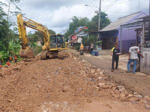 Perbaikan Jalan Picung Pandeglang yang Amblas Ditarget Selesai Malam Ini Perbaikan Jalan Picung Pandeglang yang Amblas Ditarget Selesai Malam Ini