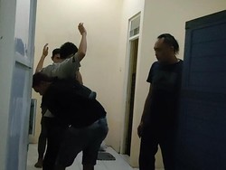 Anggota Perguruan Silat di Kediri Rusak Rumah Warga-Motor Dibakar