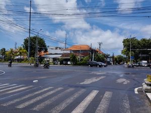 Lengang Jalanan Denpasar Saat Galungan Lengang Jalanan Denpasar Saat Galungan