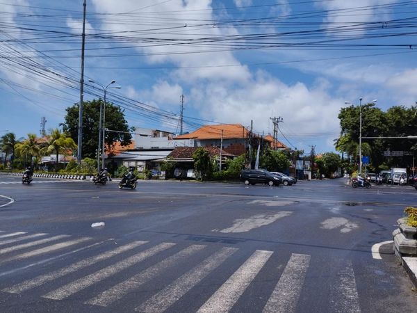 Lengang Jalanan Denpasar Saat Galungan