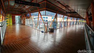 Keren Pake Banget, Nih Potret Skywalk Kebayoran Lama