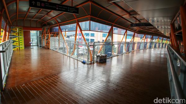 Keren Pake Banget, Nih Potret Skywalk Kebayoran Lama