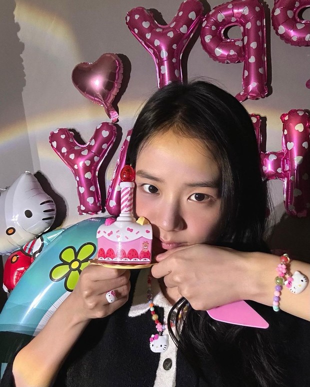 Potret Jisoo BLACKPINK merayakan ulang tahun ke-28/ Foto: instagram.com/sooyaaa__ Potret Jisoo BLACKPINK merayakan ulang tahun ke-28
