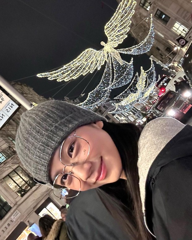 Potret Jisoo BLACKPINK saat berlibur di London/ Foto: instagram.com/sooyaaa__ Potret Jisoo BLACKPINK saat berlibur di London