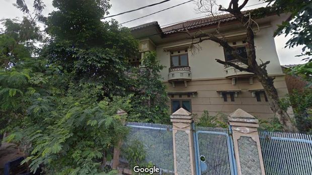 Potret Rumah Mewah 'terbengkalai' Ibu Eny dari tahun ke tahun Potret Rumah Mewah 'terbengkalai' Ibu Eny dari tahun ke tahun