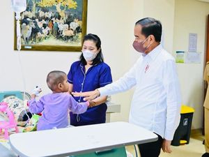 Absen Saat Jokowi Sidak, Direktur RSUD Arifin Achmad Diperiksa Kasus Korupsi Absen Saat Jokowi Sidak, Direktur RSUD Arifin Achmad Diperiksa Kasus Korupsi