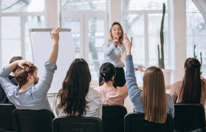 Public speaking/ foto: Freepik/ master1305