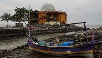 Ratusan Rumah di Pesisir Karawang Hilang Tergerus Abrasi