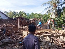 Rumah di Banyuwangi Ambruk Rata dengan Tanah Dihempas Angin Kencang